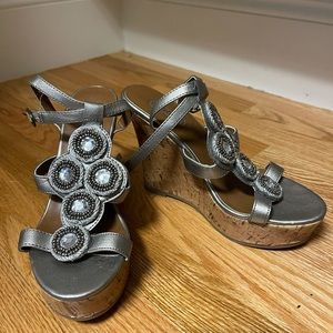 Candies sz 6 wedge sandals